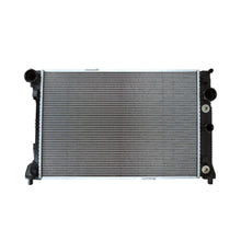 Görseli Galeri görüntüleyiciye yükleyin, Mercedes-Benz W204 Radyatör A2045004103 A2045003103 A2045003603 A2045001203