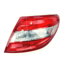 Görseli Galeri görüntüleyiciye yükleyin, Mercedes-Benz W204 Stop Lambası Sağ 2048200264 DEPO 440-1950R-UQ