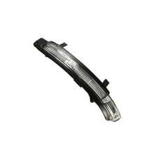 Görseli Galeri görüntüleyiciye yükleyin, Skoda Octavia Superb Ayna Sinyali Sol 3T0949101