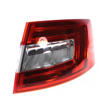 Görseli Galeri görüntüleyiciye yükleyin, Skoda Octavia Stop Lambası Sağ Led 5E5945112A