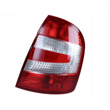 Görseli Galeri görüntüleyiciye yükleyin, Skoda Fabia Hatchback Stop Lambası Sağ 6Y6945112C