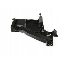 Görseli Galeri görüntüleyiciye yükleyin, Audi A5 Far Alt Braketi Sol 8T0941453A