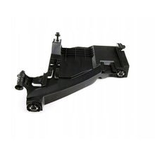 Görseli Galeri görüntüleyiciye yükleyin, Audi A5 Far Alt Braketi Sağ 8T0941454A