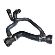 Görseli Galeri görüntüleyiciye yükleyin, BMW E60 E61 Radyatör Üst Hortumu 17127546064