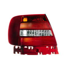 Görseli Galeri görüntüleyiciye yükleyin, Audi A4 Stop Lambası Sol 8D0945095G